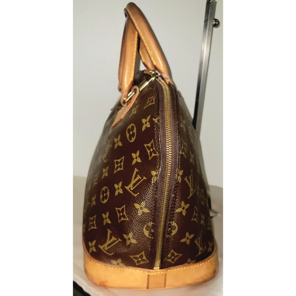 Authentic Louis Vuitton Alma PM Monogram PM Travel Handbag - Ivy - Picture 3 of 9